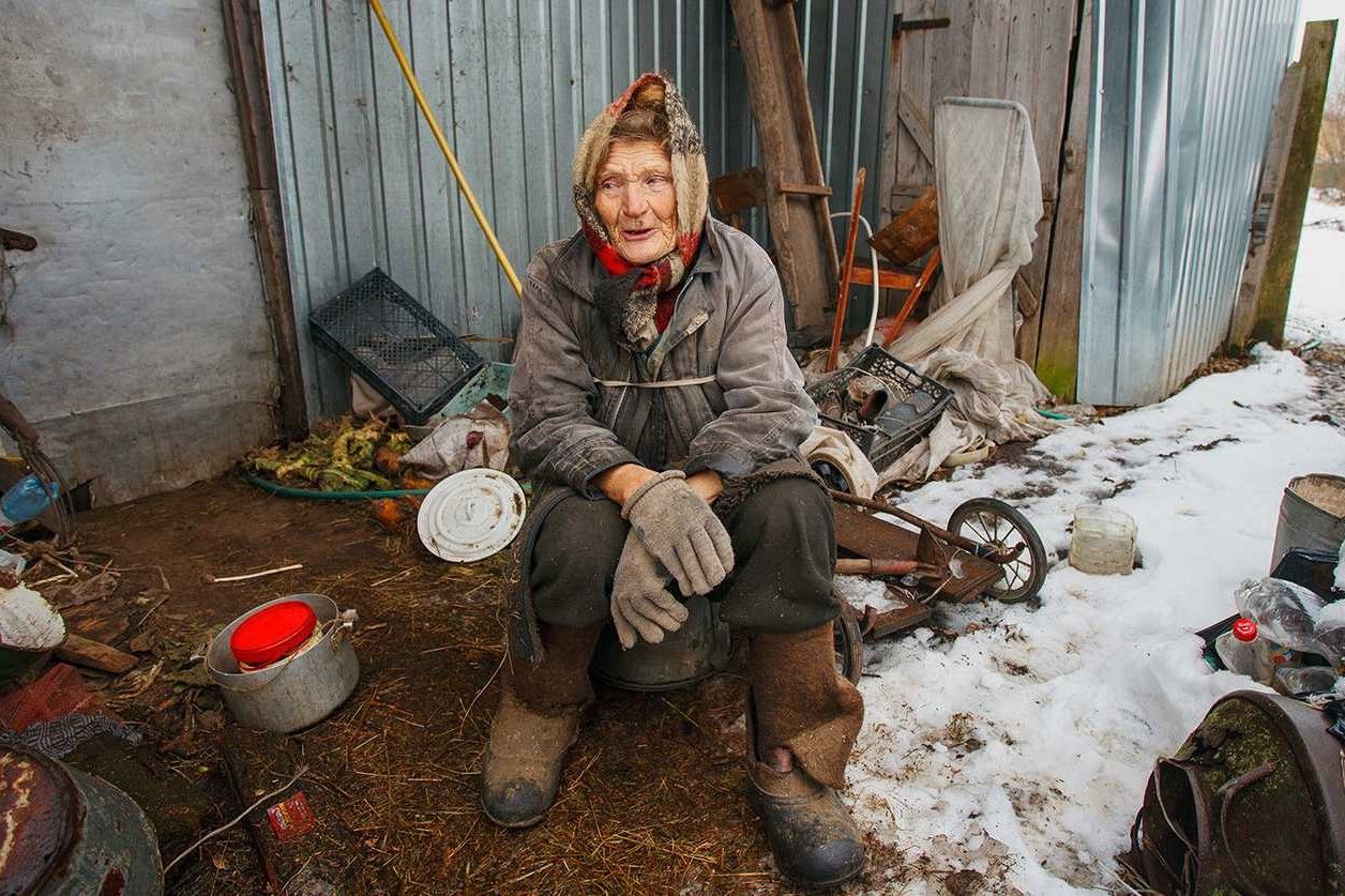 Живущих в крайней нищете. Грязь и бедность всегда рядом.